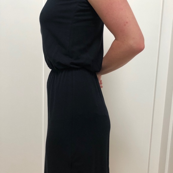 One should soft and easy to wear pre-owned dress. - Picture 2 of 5